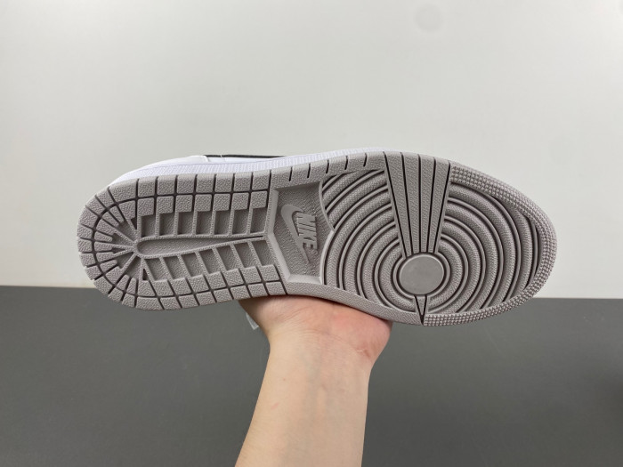 Air Jordan 1 Retro Low 