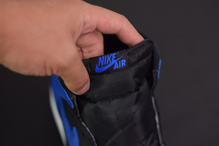 Air Jordan 1 Retro Royal (2017) 555088-007