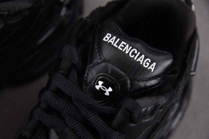 BLCG Runner Sneaker 813794 WRUCU 1000